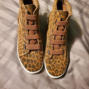 Yellow Box Leopard high top sneakers womens size 7.5